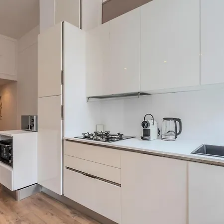1 Bedroom In The Center, Near Metro Apartment *